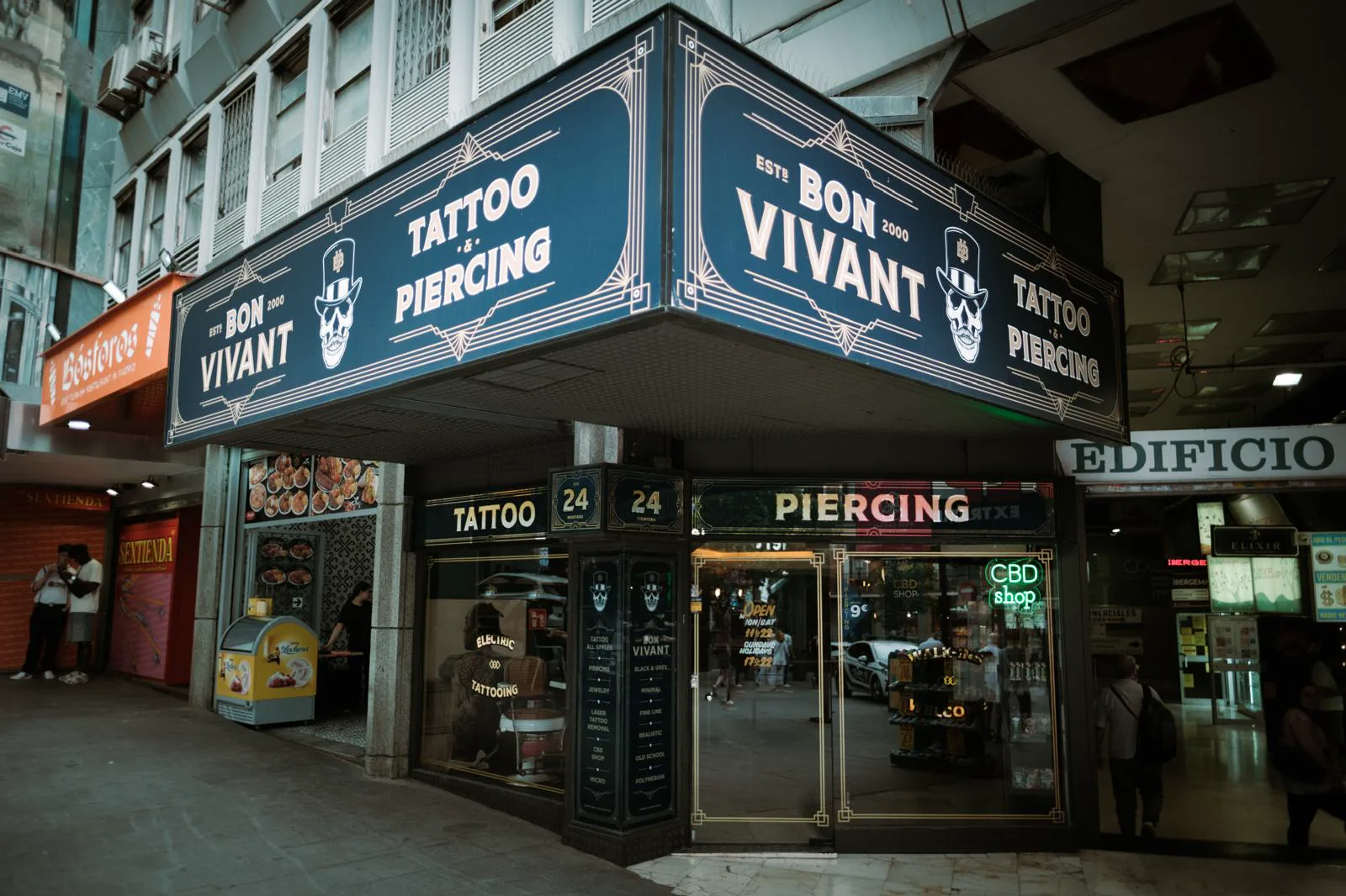 Fachada de Bon Vivant Tattoo y Piercing en la calle de la Montera